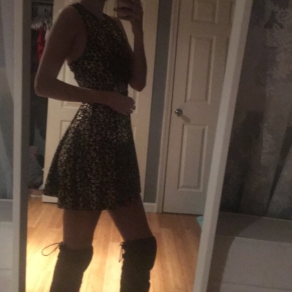 🚨 Event Dress - Picture 4 of 5